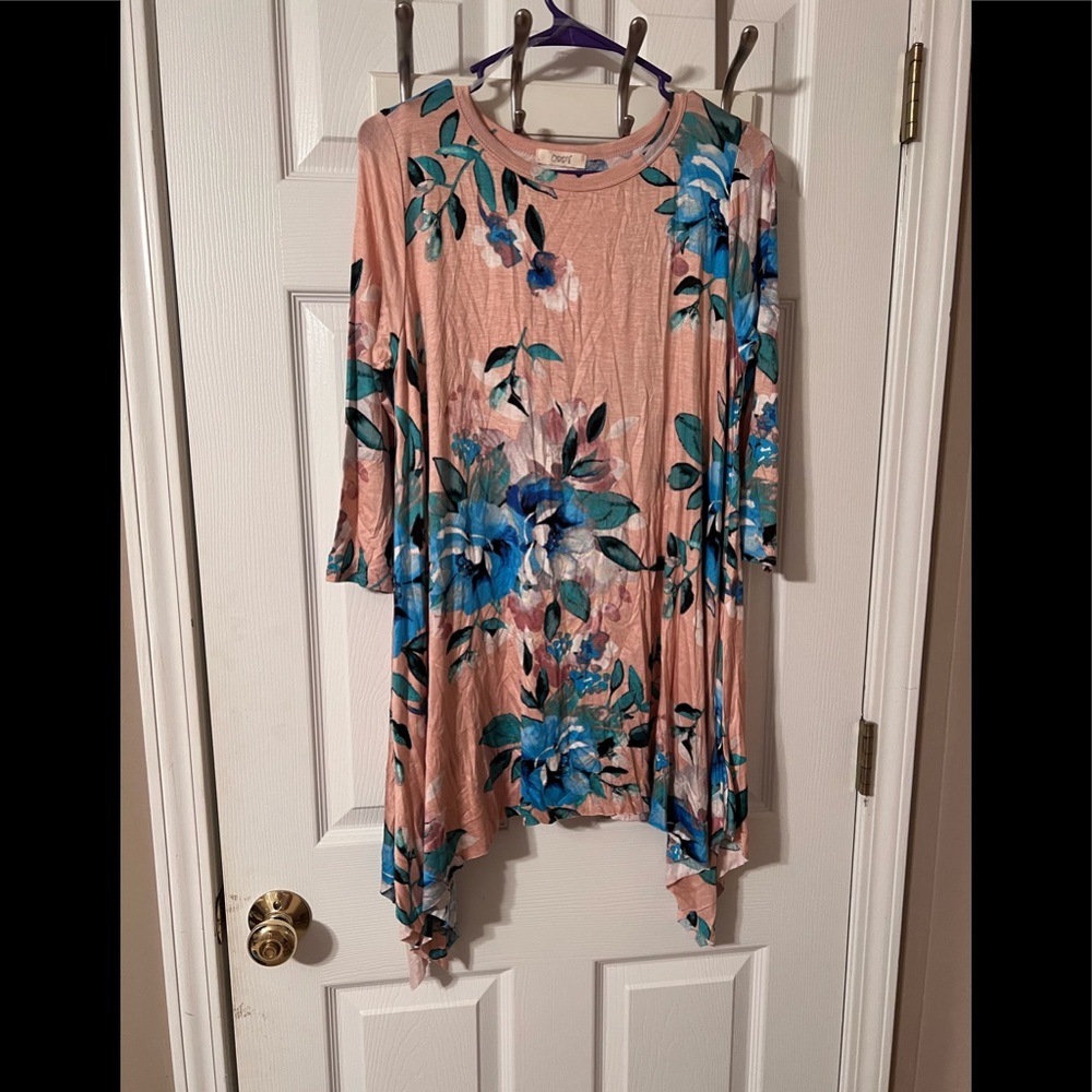 Size Medium boutique shirt.